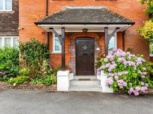 8 bedroom detached house for rent in Tangier Road, Guildford, Surrey, GU1