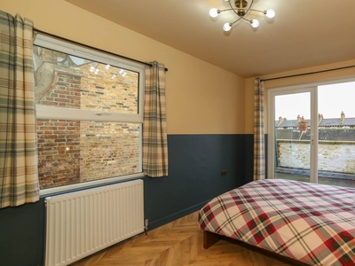 Double room for rent, 3-bedroom apartment, Battersea