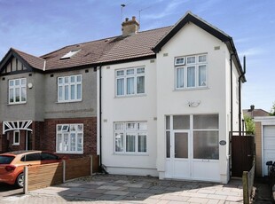 Semi-detached House to rent - Siward Road, Bromley, BR2