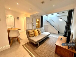 Studio flat for rent in City Road, London, EC1V