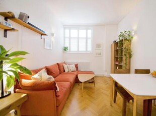 2 Bedroom Ground Floor Flat For Sale In London