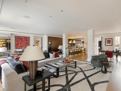 3 bedroom penthouse for sale in Southampton Street, London, WC2E