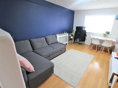 2 bedroom flat for sale London, E6 5YP
