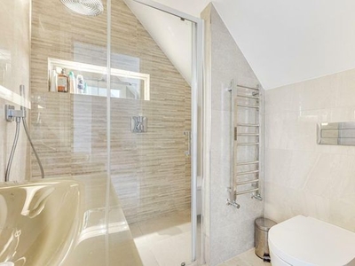 3 bedroom penthouse for sale Southgate, N14 4QW