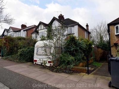 3 bedroom semi-detached house for sale London, NW4 1SG