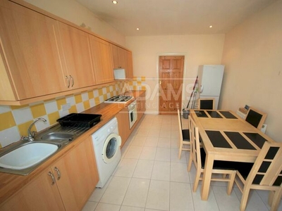 5 Bedroom Maisonette To Rent