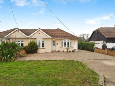 Bungalow for sale in Windsor Avenue, Corringham, Stanford-Le-Hope SS17