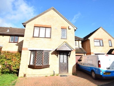 Detached house to rent in Bader Gardens, Slough, Berkshire SL1