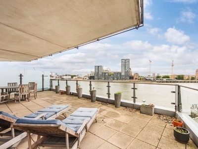 Flat for sale in Ensign House, Battersea Reach SW18