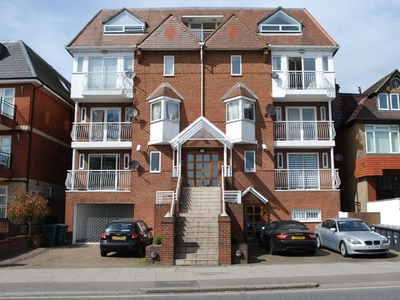 Flat for sale in Queens Road, London NW4