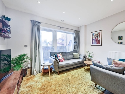 Flat in Chichely Heights, Woolwich, SE18