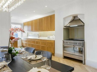 Flat to rent in Emperors Gate, London SW7