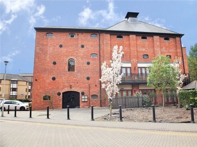 Flat to rent in Simmonds Malthouse, Fobney Street, Reading, Berkshire RG1