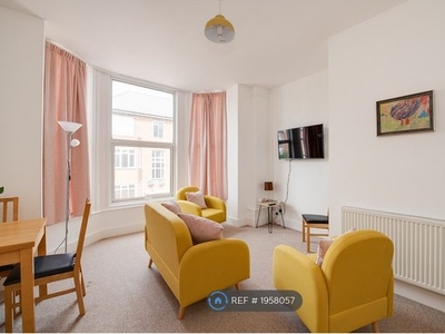 Flat to rent in St. Ronans Avenue, Southsea PO4