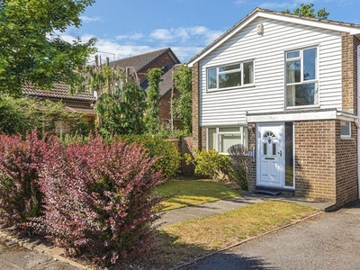 Link-detached house to rent in Welby Crescent, Winnersh RG41