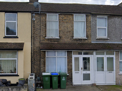 Terraced house to rent in Overton Road, London SE2
