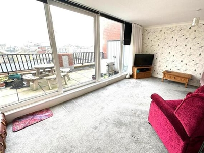 2 Bedroom Apartment For Sale In Worthing, West Sussex