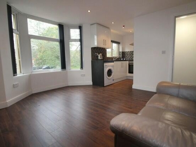 2 bedroom flat for rent in Rhigos Gardens Cardiff, CF24