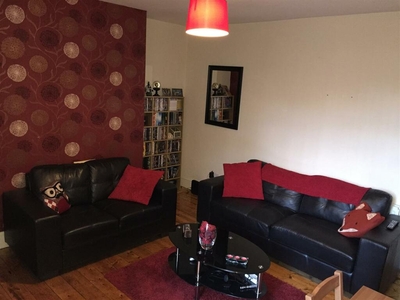 2 bedroom house share for rent in Chillingham Road, NE6