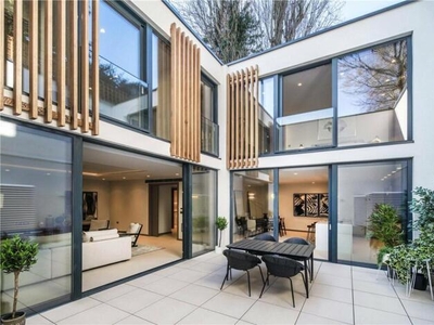 3 Bedroom Mews Property For Sale In St John's Wood, London