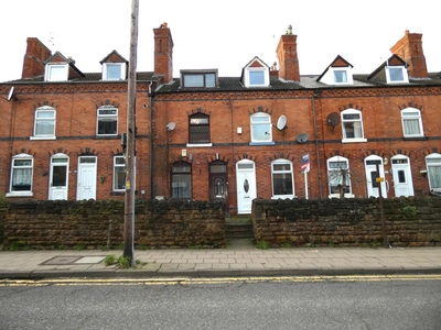 3 bedroom terraced house for rent in Watnall Road, Hucknall, NG15