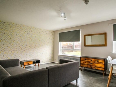4 Bedroom Apartment For Rent In Hyde Park, Leeds