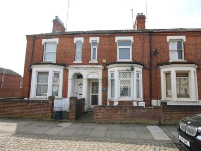 4 bedroom terraced house for rent in St James Park Road, Northampton, NN5