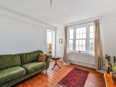 Flat in Prince of Wales Road, Chalk Farm, NW5