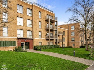 1 Bedroom Ground Floor Flat For Sale In London, Greater London