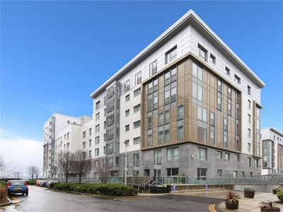 3 bed penthouse flat for sale in Newhaven