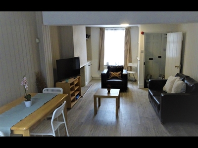 3 Bed Terraced House, St. Peters Place, CT1