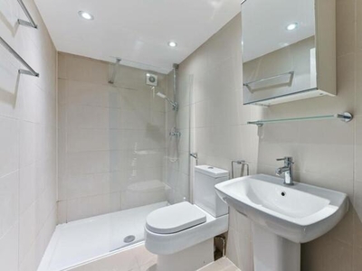 3 Bedroom Flat For Sale In South Norwood, London