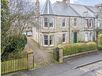 4 bed end terraced house for sale in Dunfermline