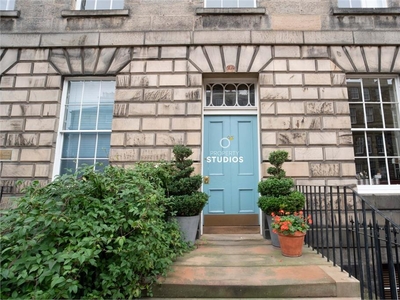 4 bed second floor flat for sale in New Town