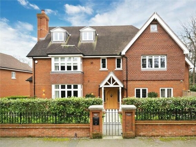 5 Bedroom Detached House For Sale In Walton-on-thames, Surrey