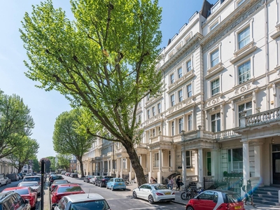 Flat in Inverness Terrace, Bayswater, W2