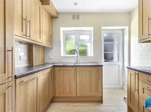 2 Bedroom Apartment For Rent In East Finchley, London