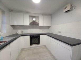 2 Bedroom Apartment For Rent In Slough