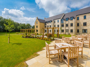 2 Bedroom Flat For Sale In Chipping Norton