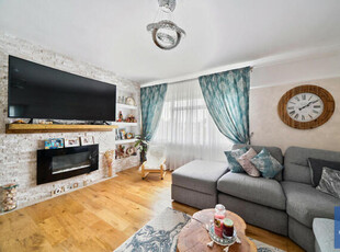 2 Bedroom Maisonette For Sale In Romford