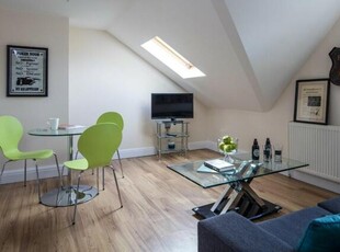 3 Bedroom Apartment For Rent In Leeds, West Yorkshire