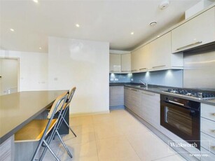 3 Bedroom Apartment For Rent In London