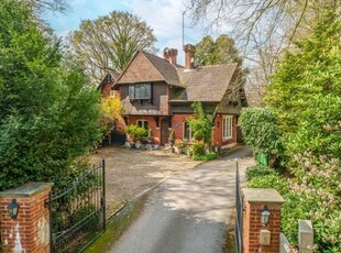 3 Bedroom Cottage For Sale In Surrey