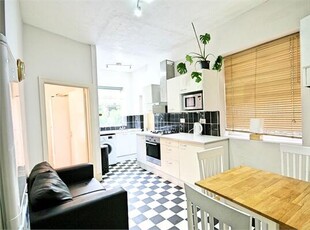 3 Bedroom Flat For Rent In London, Oval