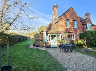 3 Bedroom Semi-detached House For Sale In Edge Of Pangbourne