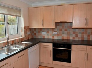 4 Bedroom Detached House To Rent