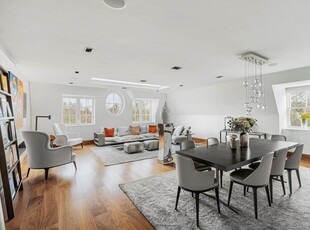 4 bedroom luxury Apartment for sale in London, England