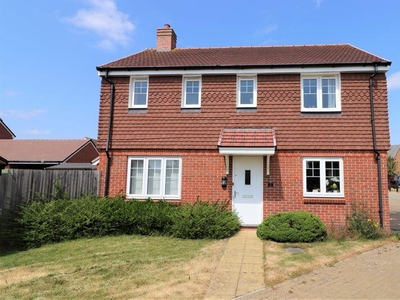 3 bedroom detached house for sale in Violet Close, Worthing, BN13