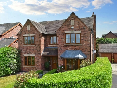 5 bedroom detached house for sale in Yew Tree Court, Norton Road, Broomhall, Worcester, WR5
