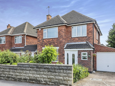 Cedarland Crescent, Nuthall, NOTTINGHAM - 4 bedroom detached house